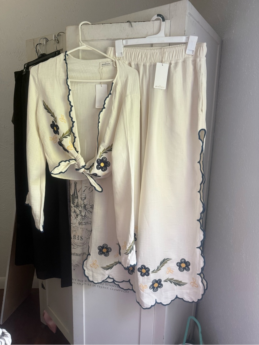 NWT Gorgeous Aqua Bendita Wide Keg Pants with NWT Matching Soleil Ivory/Blue Top